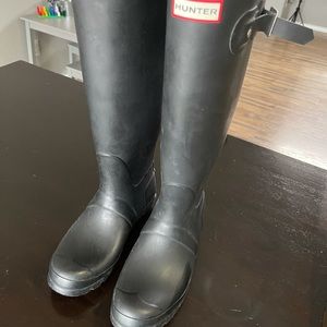 Matte black Tall Hunter boots